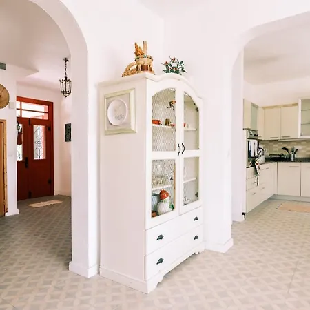 W Private Pool And Garden 15 Min To Beach 빌라 *